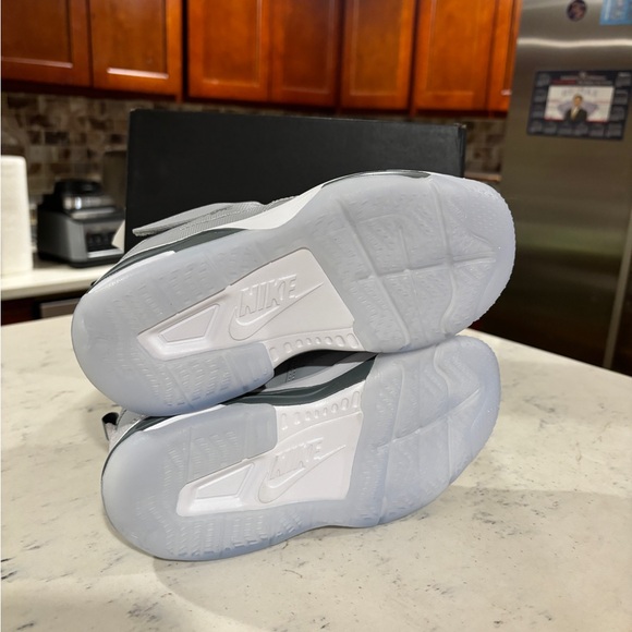 Little Kids Jordan Stay Loyal 3 Stretch Lace Basketball Wolf Gray PS FB9923-012 - Picture 9 of 11